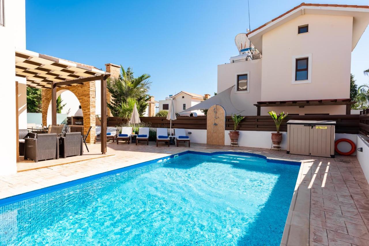 Villa Iris By Ezoria Villas Ayia Napa Bagian luar foto