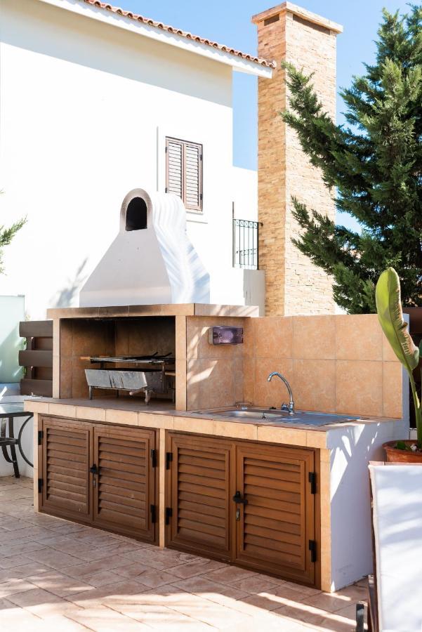 Villa Iris By Ezoria Villas Ayia Napa Bagian luar foto