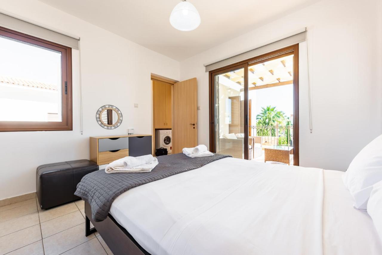 Villa Iris By Ezoria Villas Ayia Napa Bagian luar foto